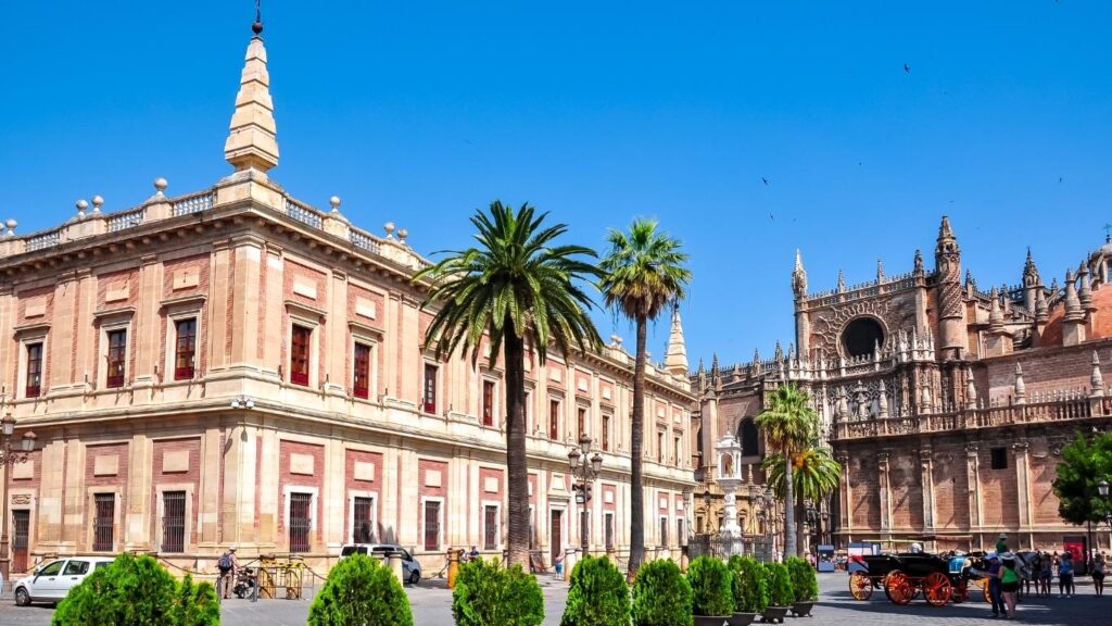 Fachada de estilo herreriano del Archivo General de Indias en Sevilla, Patrimonio de la Humanidad, junto a la Catedral.