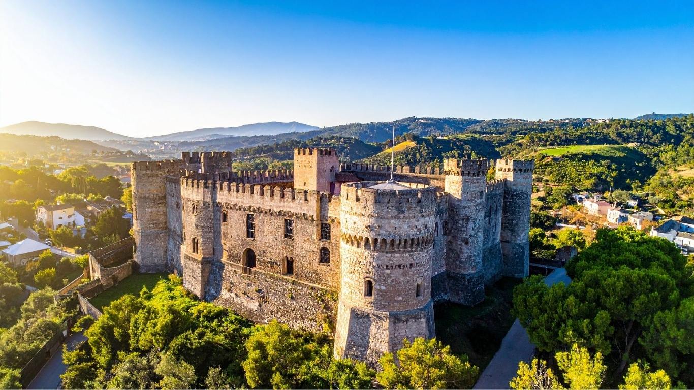 Vista aérea del Castillo Nuevo de los Mendoza en Manzanares el Real, Gótico Isabelino