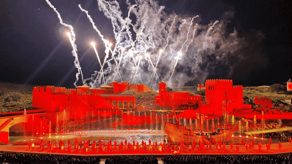 Escenario de Puy du Fou España. Recreación de espectáculos históricos de alta producción.