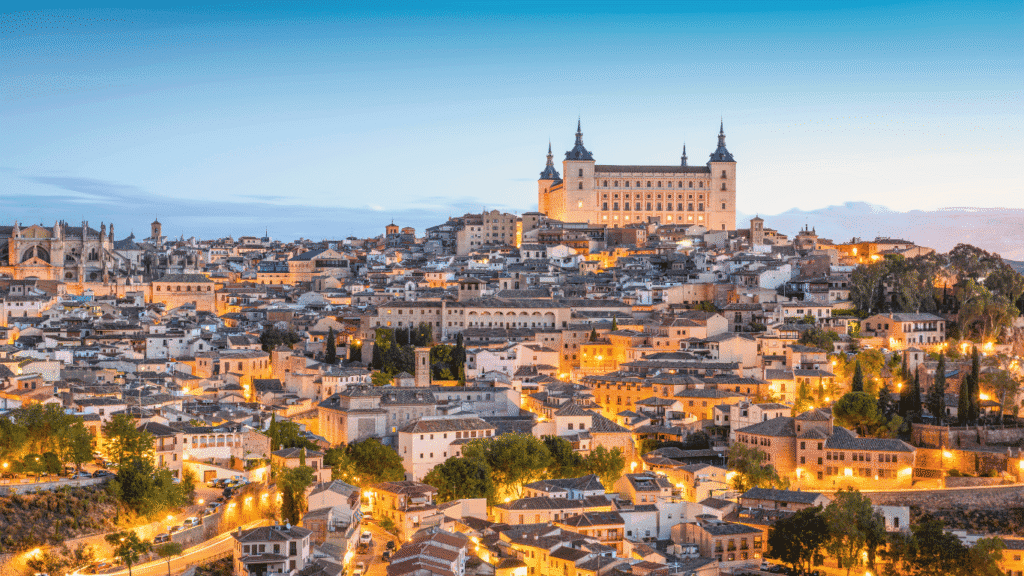 La clásica vista panorámica de Toledo desde el Mirador del Valle. Las mejores vistas de la Ciudad Imperial.