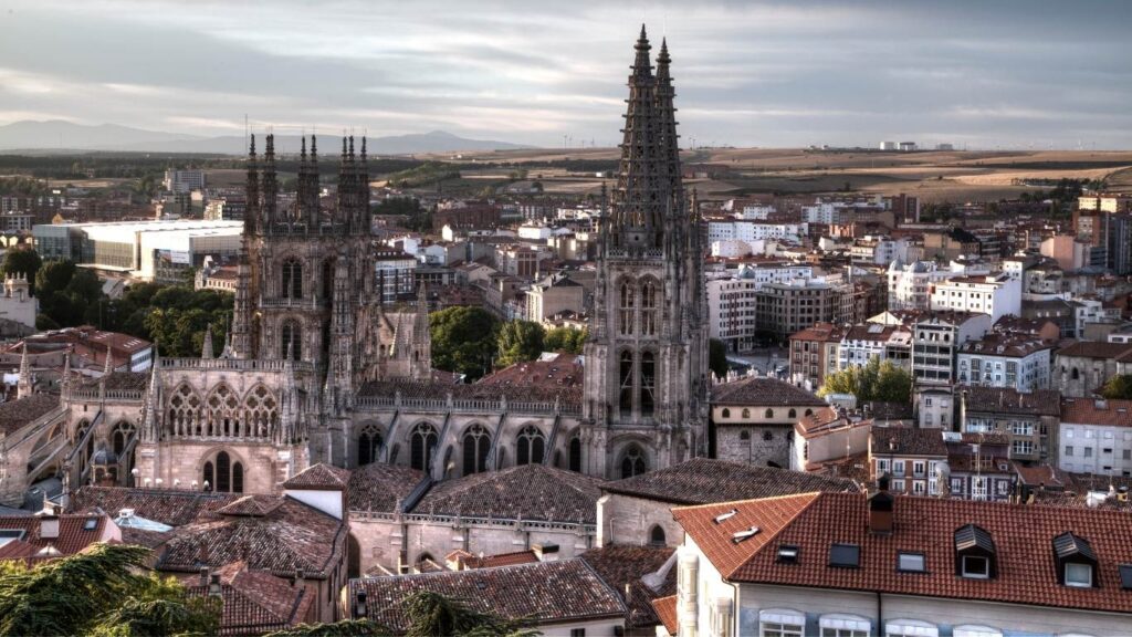 Catedral de Burgos y casco histórico en invierno. Qué ver en Burgos en diciembre o enero.