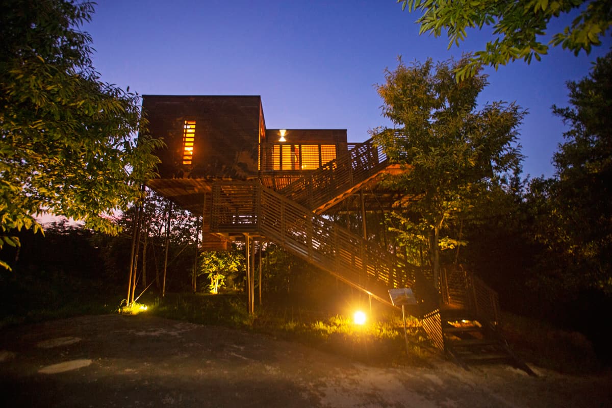 Vistas exteriores de las Cabañas en el Árbol Muxía en Costa da Morte, ideales para reservar Cabañas, Bungalows y Suites Románticas