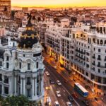 Edificio Metrópolis en Gran Vía de Madrid, destino urbano en España en invierno.